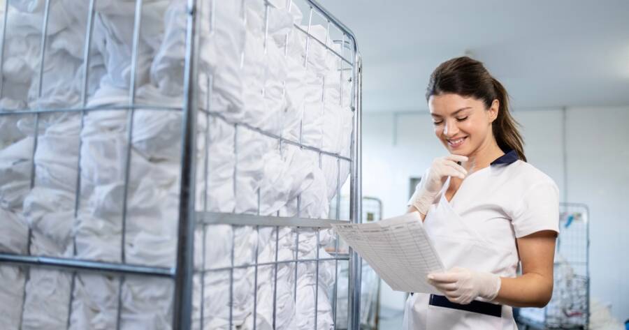 How Laundry Services Boost Hospital Efficiency